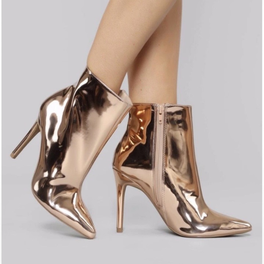 NIB Charles by Charles David Rose Gold Metallic Ankle Boot -- 10